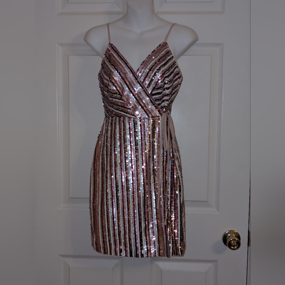 BCBG Max Azria Sequin Cocktail Dress 02 Blush Pink Wrap Style‎ Party Mini